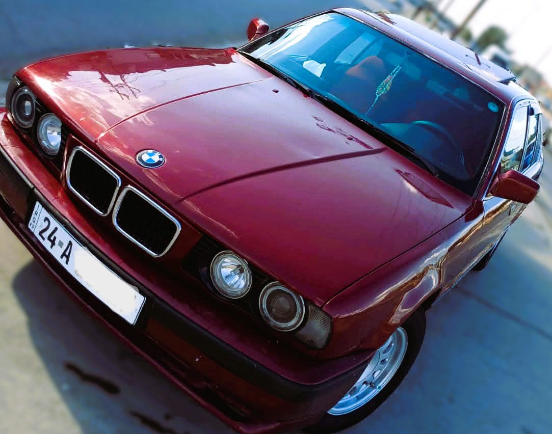 السلام عليكم ... سيارة ( 525 ) BMW ... موديل ( 1991 ) رقم دهوك دولي ( مسطرة ) ... هزة وسنوية جديدة ... مصبوغة جمالية ( كير عادي ) مابيها معجون بس شبر يم قبق البانزين ( شرط التحويل ) ... سيارة جاهزة ونظيفة ( طخمها جديد .. باتري و تايرات جدد ) ... سعرها 55 ورقة ... الأتصال على رقم *********** ... خابرني وتدلل الخط مفتوح دائما .
