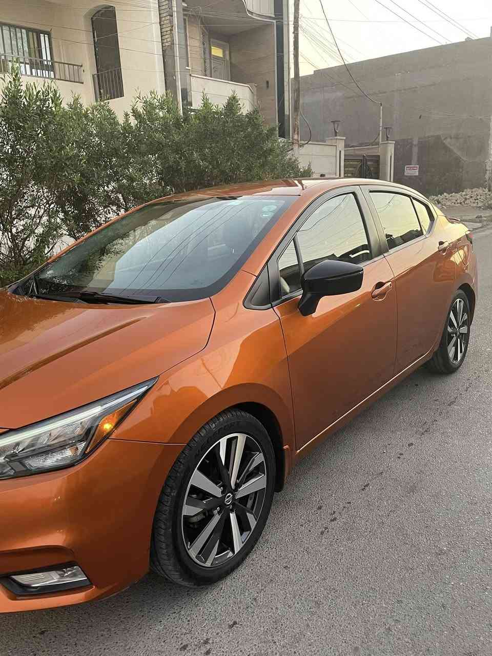 السلام عليكم 🫡 
للبيع نيسان فيرسا  فئة SR موديل 2021 فول 1/1
رقم اربيل لون (مشمشي ) سنوية بأسمي 
صورة الحادث مرفقة بالمنشور 👇
السعر 128 ورقة وبيها مجال بسيط 
.
المواصفات :
________________
*اشاير مري - نقطة. عمياء 
*رادار جانبي - تنبيه الخروج عن المسار
*رادار امامي توقف ذاتي
*رادار خلفي توقف ذاتي
* تحديد مسار مع قيادة ذكية 
*كشنات تدفئة 
*شاشة كبير كار بلي مع كاميرا دوارة
*حساسات امامي خلفي 
* بصمة تشغيل عن بعد 
*نظام سبورت 
* شاشة اعطال دجيتل كبيرة
*لايت وبلوجكتر فول زنون 
*لد نهاري 
*كشنات مخمل اسود برتقالي 
* دشبول وبيبان خياط برتقالي 
وباقي المواصفات معروفة 
.
الاضافات : 
——————-
تخم تاير تايواني جديد قبل شهر شديته ضمان سنة من تاير مول
حدادية صدر امامي 
باتري جديد ضمان سنتين من تاير مول
.
اخوان السيارة حادثها قطعة وحدة فقط (الصندوق ) معمر ونفسة مشدود بدون دواخل بدون ايربالك بجم كبس - (ابيع شرط التحويل )
مكان السيارة / بغداد الدورة 
 واتس اب ***********
