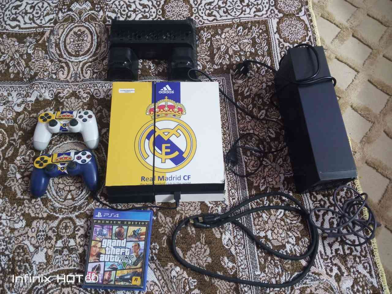 اسلام عليكم 
بلي 4 فات للبيع كامل ملحقاته يدات عدد 2 +يو بي اس + قاعده مال لابلي + لعبتين جيتي اي و بيس 2021 
سعر 350 وبي مجال نظام 12.52 يتهكر 
مكاني بغداد الحريه /  *********** واتساب فقط
