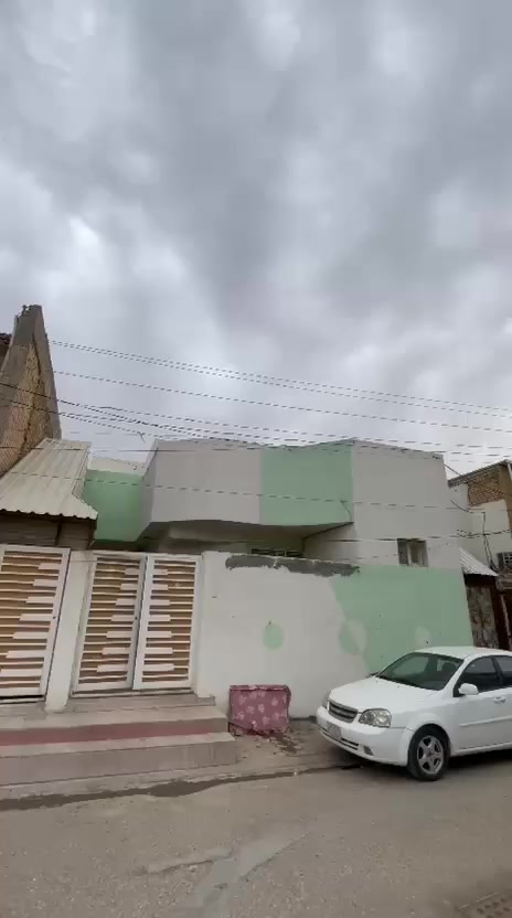 دار مساحة 300 متر  رقمه 26893
حي الجامعه منطقة ال٢٦ خلف باقر مول ومجمع بيت الكراده..
للتواصل والاستفسار 
 ***********
