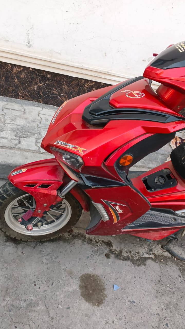 السلام عليكم دراجة سكنس شحن GR دراجة كاملة بيها نقص بس بطاريات تتبدل سعرها 250 الف وبيها مجال شي بسيط الموقع بغداد العطيفيه ***********
