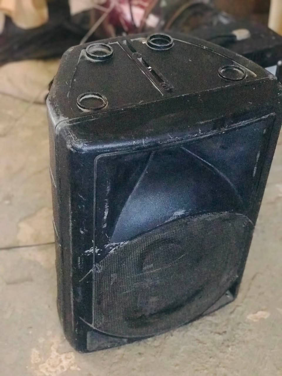 جهاز لبيع هوه وسماعه كيبل ومايكرفون ويا نقص بس الفيش مالته السعر ١٧٥ رقم ***********
