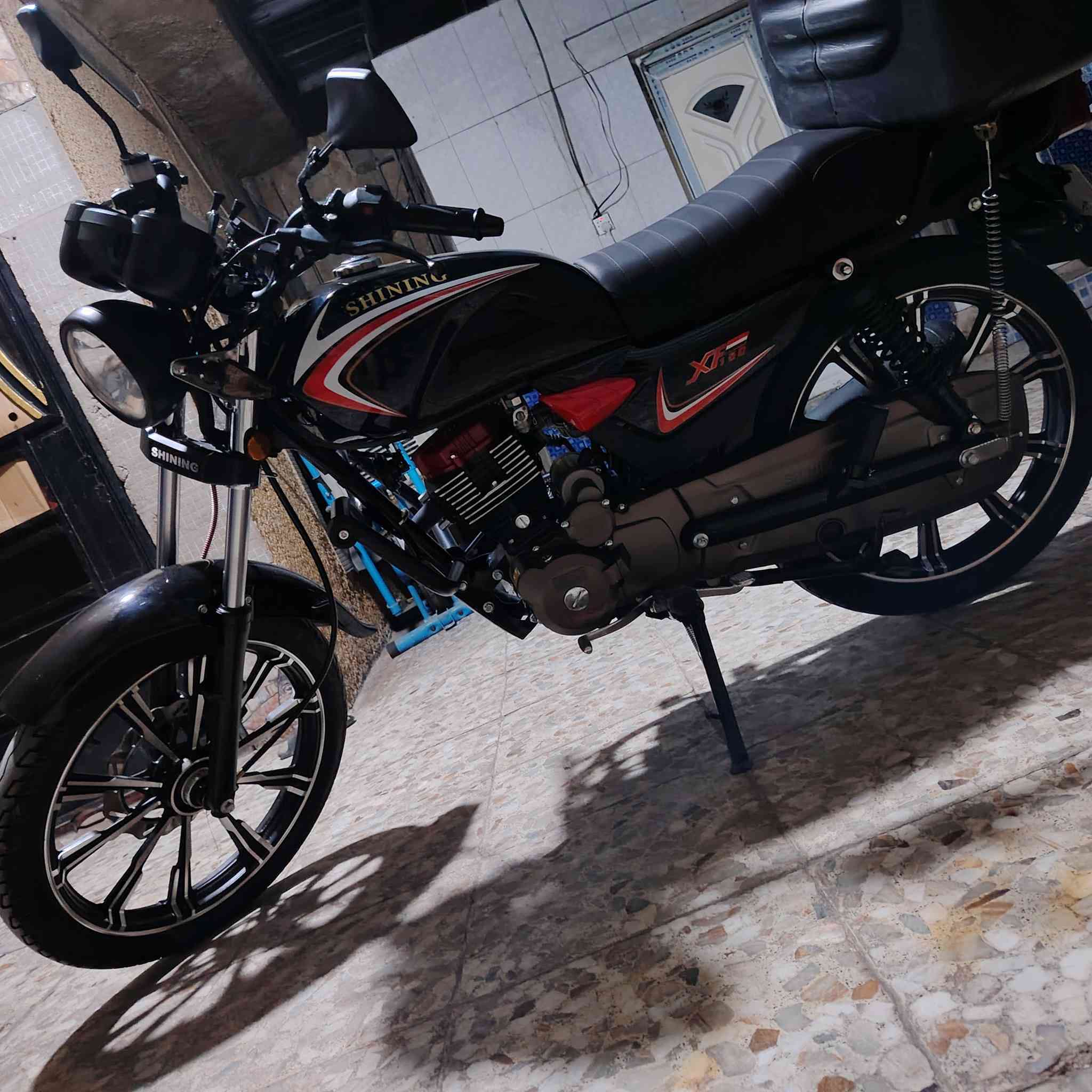 السلام عليكم
دراجه شاينك للبيع
موديل 2025 ماشيه 2000  اخت الزيرو اي نقص مابيها مرقمه بغداد انكليزي تحويل شوكت متريد
الدراجه باسم صاحبي اخذتها منه قبل شهر  بعدني ممحولها باسمي 
والسنويه يمي وموجود اخذك إله وتتفق وياه قبل لتنطيني اي شي اكفلها الك من التاير للتاير مكينه وكهربائيات
بيها بس الستيرن بيه عواج كلش خفيف ممأثر على أي شيء اتعاجز اروح اسويه والجاملغ الأمامي بيه فطر خفيف هاي للامانه حجيتهن حته من تجي كلشي كبالك
مكاني مدينة الصدر قطاع ٣٥
رقمي *********** متواجد واتساب واتصال فقط ماسنجر حاذفه
