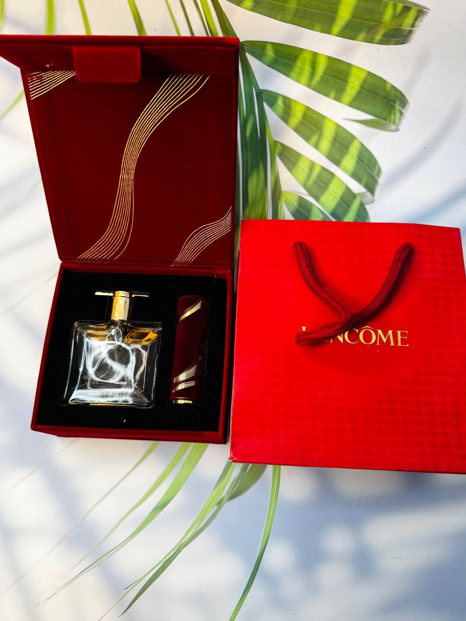 ينهار قلبي حين تضع احمر الشفاه 💄💋 
وكانها تضع الخط الفاصل بين الجنة والنار 🔥💄💋

بوكس LANCOME عطر وروج شفاه باللون الاحمر 💄❤️

العطر جريء وجذاب يمتاز بفوحان وثباتية فول 🤞🏻❤️ 

الحمرة جمال التعليب والاحلى 
تفتح عالبصمة 😉💋💄

بوكس قمة الاناقة والشياكة 
يدخل القلب بدون استثناء 🎁🤞🏻

لا تحتار باختيار الهدية المميزة والمناسبة لمن تحب ✨ 😌 ❤️ 

توصيل جميع المحافظات


**إذا كنت صاحب هذا الإعلان وتريد حذفه لأي سبب، رجاءا أرسل رسالة إلى الدعم الفني**