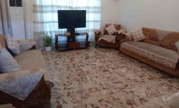 #مكتب_وهج_للعقار.

دار للبيع كلاسيك ركن مساحة 206 حي الادريسي محلة 505.

واجهه 14 
نزال 15

بيت نظيف جدا قريب على الشارع العام شارع عريض
يحتوي.... استقبال كبير / مطبخ / 5 غرف نوم كبيرة / 3 حمامات / حولي / مخزن صغير / منور / كراج سيارة + السطح مشتمل مأجر من ضمن المساحه معزول تماما عن البيت وباب معزول. 

لعرض اعلاناتكم السكنية والتجارية تواصلوا على الخاص والرقم ....

***********

وكل الهلا بيكم.
