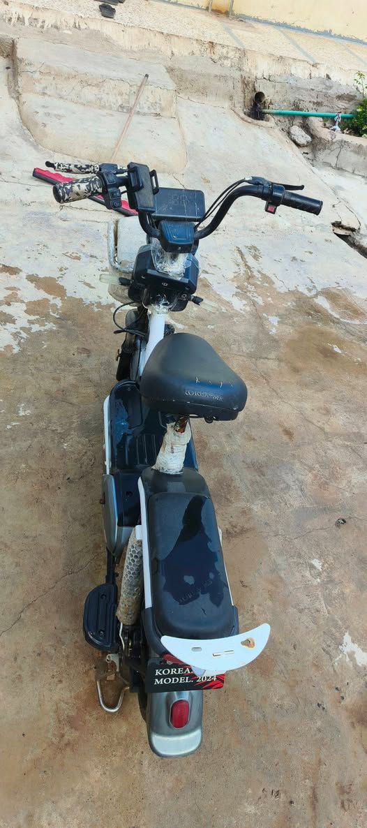 ماطور شحن البيع نضيف ما يعوزو شي السعر 200 قفل قفل  رقم الهاتف  ***********
