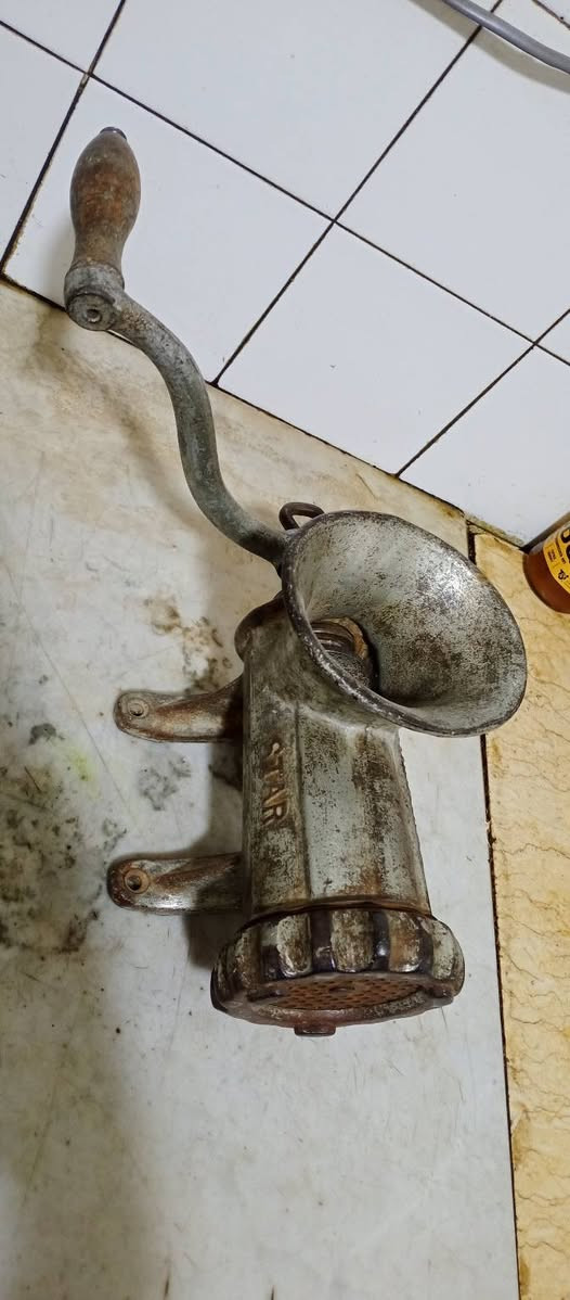 مثرامه يدويه شغاله الثقيل كلهه كامله ب 15
ومكساره كهربائيه مال قواطي ومعلبات وبعد بيهه هواي شغلات تفتح ب 7
رقم الهاتف ***********
