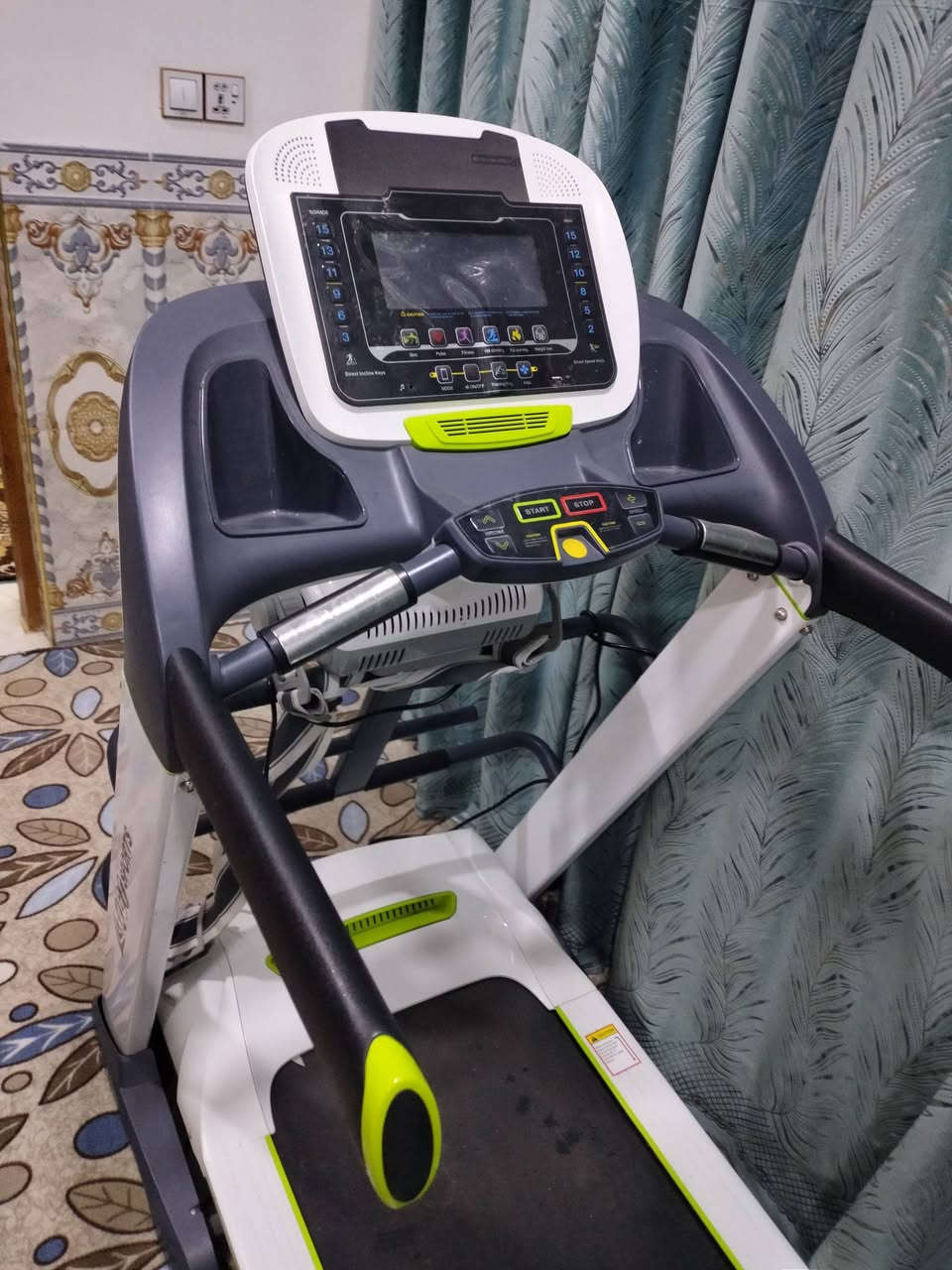 جهاز جري رياضي للبيع +جهاز هز بطن يتحمل الاوزان الثقيله الجهاز جديد بي هواي مواصفات قياس مسافه التحرك +قياس نبض القلب +اوكس مبايل +سماعات صوتيه السعر 750 وبي مجال للاتصال ***********
