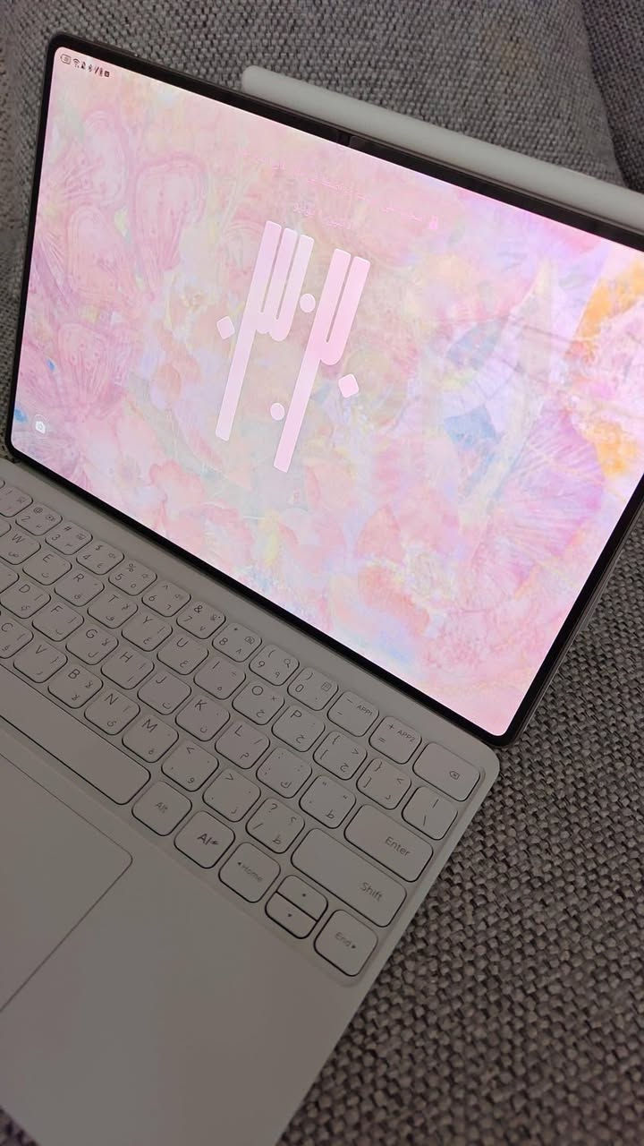 السلام عليكم مبايل اجديد مستخدم 3تيام  نوع الايباد Honor magicPad 4 الذاكرا  256 المعالج Snapdragon 8 Elite
ملحقات كامله قلم كيبورد شاشه حمايه شاشة OLED بحجم 12.3 بوصة تدعم عرض 1.07 مليار لون معدل التحديث 165 هرتز البطارية: بسعة 10100 مللي أمبير  الشاحنة 66 واط

السعر 10000 التواصل ***********
