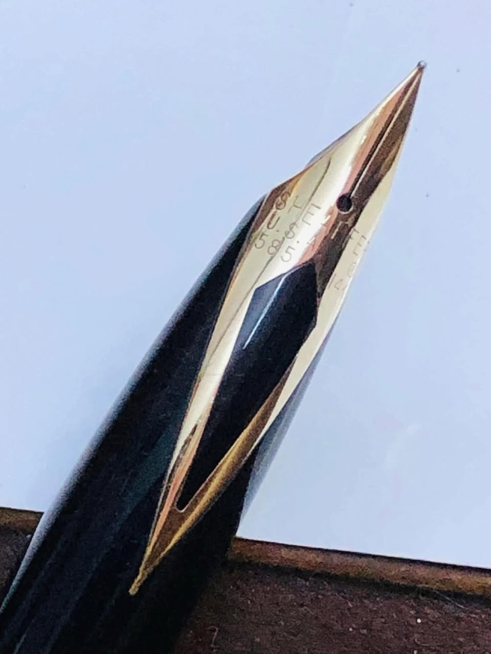 سيت اقلام   شيفر ( SHEAFFER) تاركه     
امريكي الصنع انتاج الثمانينات   
ريشه ذهب خالص عيار 14K
حبر - جاف /  حجر اسود    
مع تغليف الذهب - حجم M مميز  
لوك غير مستعمل مع العلبه الأصلية 
للاتصال ***********
