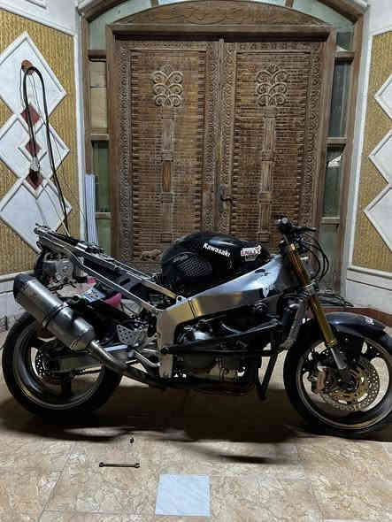 سلام عليكم دراجه كاوسكي 2004 دراجه شغاله بس واكفه بيه خانه وحده سعر خاص خبرني وتدلل ***********
