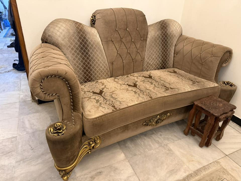 السلام عليكم كل عام وأنتم بخير تخم قنفات درجه اولى مشتري من هوم سنتر ب 2500 مكاني الكراده اريده ب1250 وبي مجال ***********
