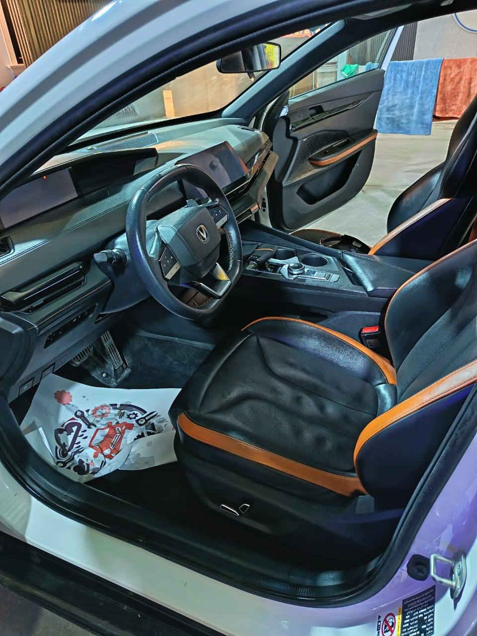 اللهم صل على سيدنا محمد وال محمد
السلام عليكم ..
شانجان يوني ڤي موديل 2025 فئة السبورت محرك 2000 توربو 
8 گير AT
بانوراما 
جناح كهربائي 
كزوز رياضي  و 4 فتحات صالنصه 
تحديد مسار وتحذير مغادرة الخروج عن المسار 
رادار امامي وحساسات اماميه وخلفيه 
بريك تلقائي مانع تصادم 
كاميرات 540 درجه 
داش كام تسجيل تلقائي
قياده شبه ذاتيه 
نظام صوتي سوني 10 سماعات + دمام خلفي 
تحكم ستيرن 4 اتجاهات 
شفتات سرعه 
قطعتين تبريد امامي وخلفي 
كشنات رياضيه جلد مطعم لونين 
تجوه خلفيه
كشنات الاماميه تحكم كهرباء 
تبريد كشنات
ستيرن دبل D رياضي 
زجاج اوتو مع خاصية فتح واغلاق الجام من الريمونت 
مرايا جانبيه كهربائية قابله للطي كهربائياً
اضاءه محيطيه بعدة الوان 
وضعيات قياده متعدده ايكو +نورمال+ سبورت+ سمارت بالاضافه الى زر سوبر رايس وضع السباق 
دخول ذكي بصمه 
تشغيل بصمه
خاصية التشغيل عن بعد 
ابل كار بلي + اوتو كار بلي 
 شاشة معلومات/ترفيه + عدادات رقمية. شاشة لمس 12.3 بوصة وشاشة عدادات 10.25 بوصة. 
شحن لاسلكي 
وسائد هوائية متعددة (أمامية، جانبية، ستائر). 
ويل 18 رياضي + اطارات كونتينتال رياضيه 
إضاءة ليد أمامية وخلفية. 
مراقبة ضغط الإطارات (TPMS
نظام الثبات الالكتروني

 السياره مطلوبه للمصرف باقي عليهه ١٨ مليون اني استلم ١٤ مليون صافي
*********** بي وتساب
