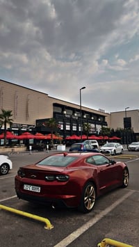 للي يدور جمال + نظافة + قوة بين سيارات الـ V6، انته وصلت 😎  🚗 كمارو RS...