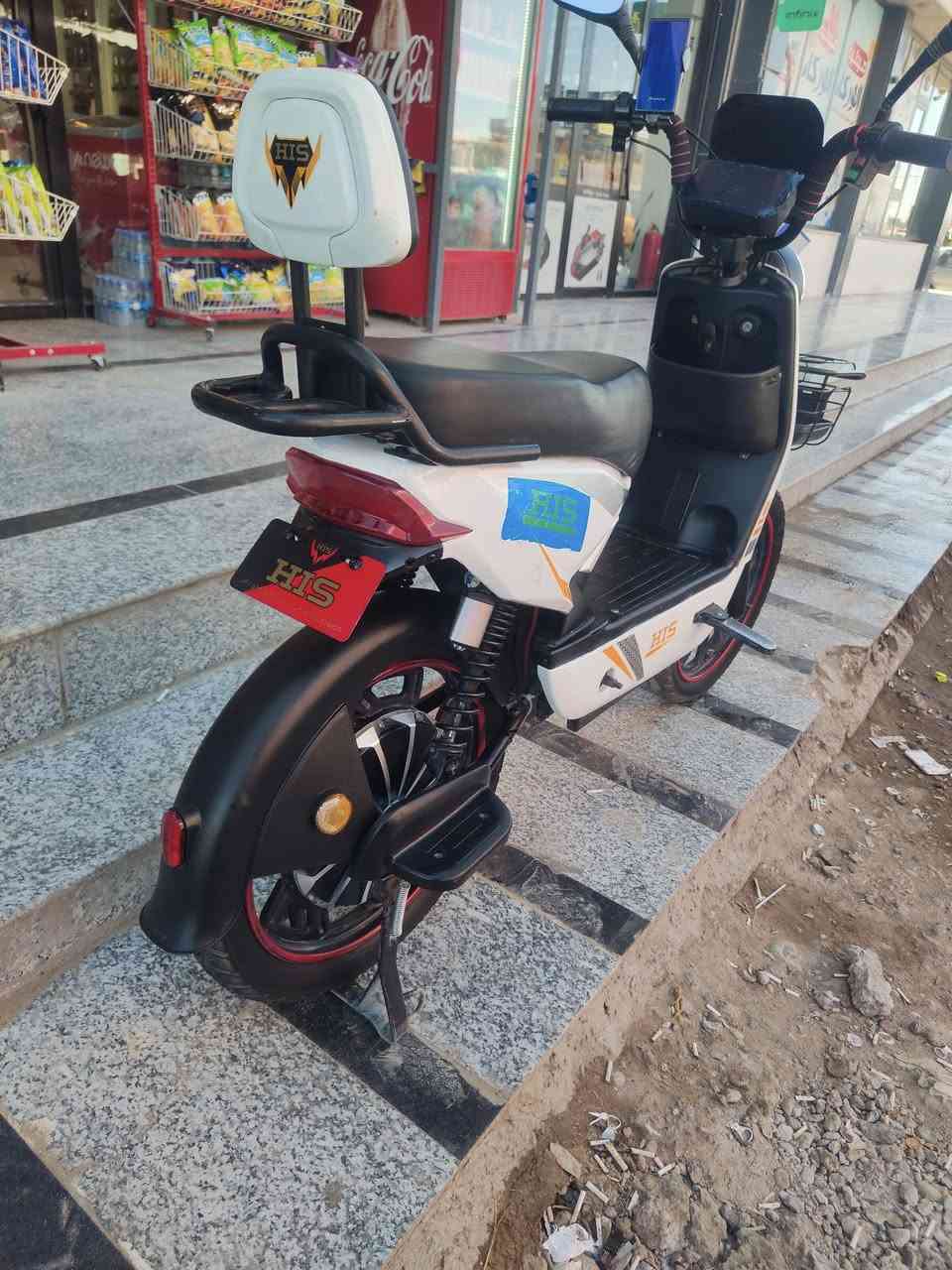 السلام عليكم
دراجة كهربائية امزودة باتري وفتح سرعة الدراجه عاليه عن الكاع 30سانتيم اعتبر روحك صاعد تاهو اشكد معاليه  حجم التايرات اكبار واعراض الدراجة تتحمل  لحد وزن 200كيلو دراجة مميزة تختلف عن باقي الدراجات العادية ملفها 1500واط حقيقي نحاس 20امبير
بطاريات 20امبير 60فولت خمسة باتري دبل اتمشيك مسافة 40كيلو عقل 20امبير مفتوح سرعة اليريدها *********** يدخل خاص دراجة جديدة اني امداريها تاخذها وكاله
