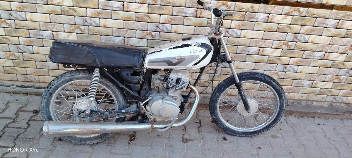 السلام عليكم دراجه اربعه كير للبيع ب٢٠٠ وبيهه مجال دراجه مكينه جديده ***********
