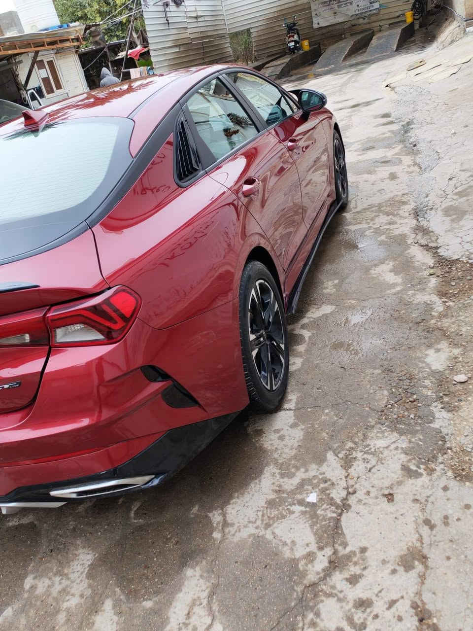 سلام عليكم 
كي فايف 22جي تي لاين ورد امريكي حادثه جملق خلف سايق مصبوغ والباب كلير ملون وبيه بارد بقبق جنطه بدون دواخل الغد وشواصي مكفولات مكينه 1.600تيربو  رقم بغداد بسمي ثاني يوم مداور رقم وهزه وسنويه جدد السعر 175وبيه مجال قليل او مروس بسوناته 33او، 22 المكان بابل 
الموصفات
بصمه 
كشنات كهرباي 
كشنات جلد 
مانع نزلاق 
هند بريك كهرباي 
توقف ذاتي 
كمره خلفيه
بصمه صندوك 
بصمه ابواب 
عالي ناصي +كشاف زنزن
تسجيل صوت رقم *********** واتساب
