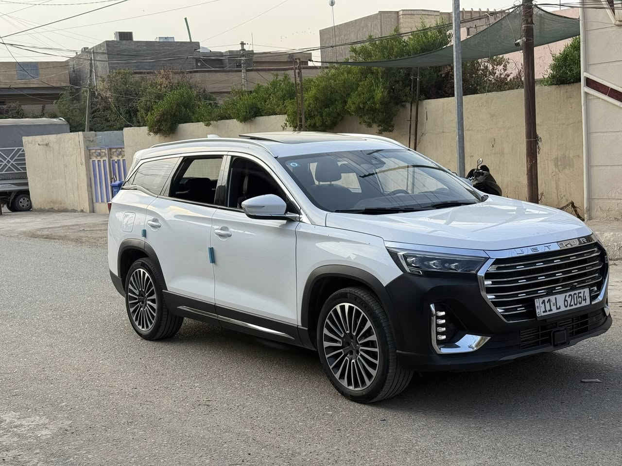 السلام عليكم جيتور X90بلاس موديل 2024 ماشية 73000الف السياره فول موصفات موصفات 90 معروفه 3 وضعيات قيادة ايكو و نورمل و سبورت تحكمات ستيرن 7 مقاعد جلد داخل ماروني المميز ويل حجم 20 محرك 2000 تيربو جنطة كهرباء كشنات كهرباء دتفئة تبريد نظام قيادة ذكي تحديد مسار حساسات و كامرأة 360 درجة عالية الدقه السياره نضيفه جداً بيها بس باب السايق بارد قليل السياره مسويلها صيانة دوريه تبديل بلكات المحرك تبديل دهن كير و محرك صيانه عل كهربائيات ودبلات وصدر و تبديل دسكات و تخم تاير و بوليش السيارة بيها لمعه كلش. حلوه نصبتها تخبل 453 حصان تسارع وتعجيل مخيف وبيها هواي موصفات 

السعر 26 مليون وبيها مجال للطيبين وحك الجيه العنوان صلاح الدين قضاء بلد 

الرقم *********** فقط اتصال 

الرقم الثاني فقط واتساب ***********

الرقم الثالث *********** اتصال و واتساب 

واني خادم للطيبين
