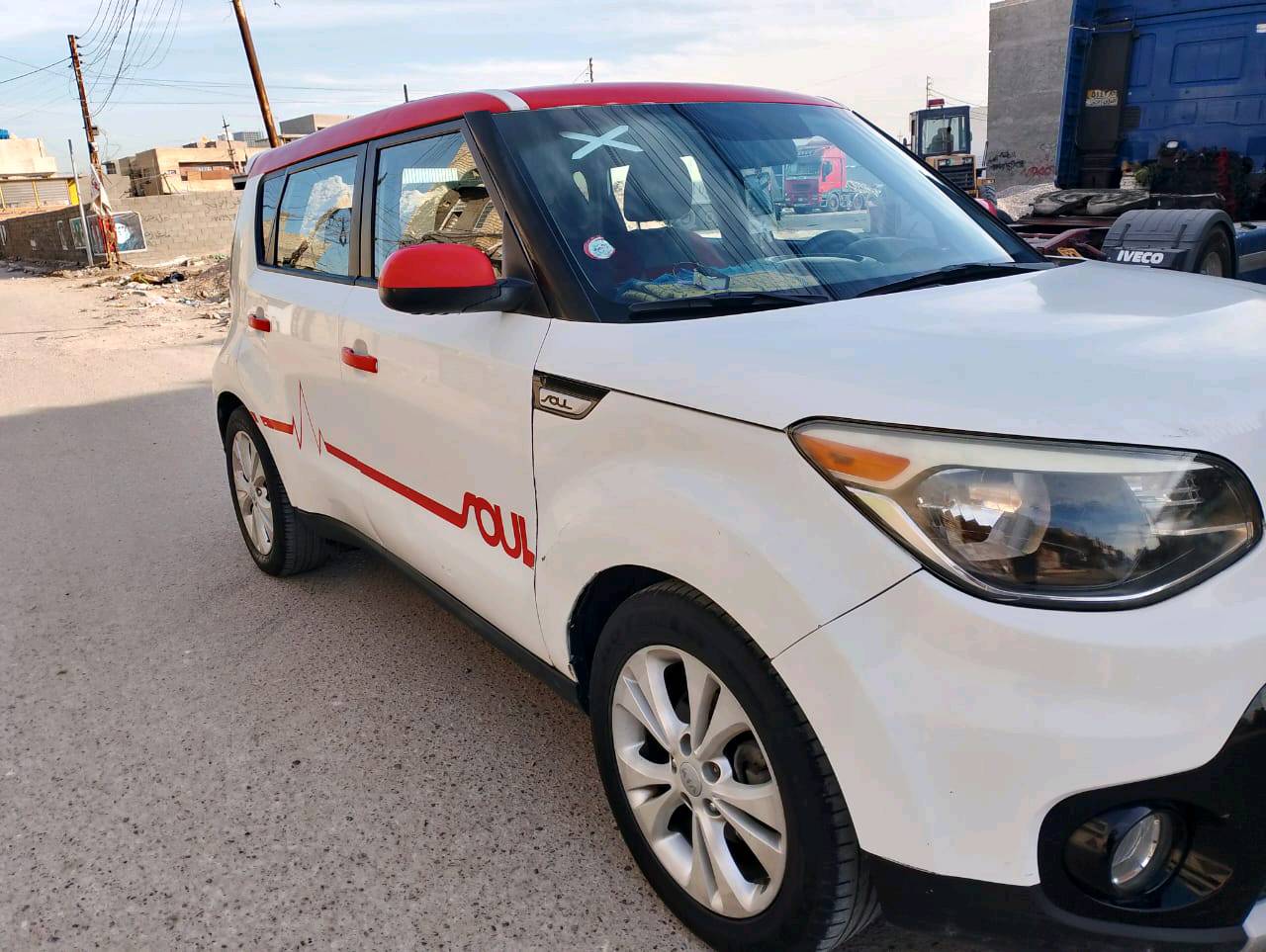 صول موديل  امريكي ١٦ 
محرك ٢٠٠٠ ما مفتوح 
الحادث مرفق بالصور 
ملاحظه التكمه بين البابين سليمه 
سيارة جاهزه من كلشي ماشيه ٨٢ الف حقيقي 