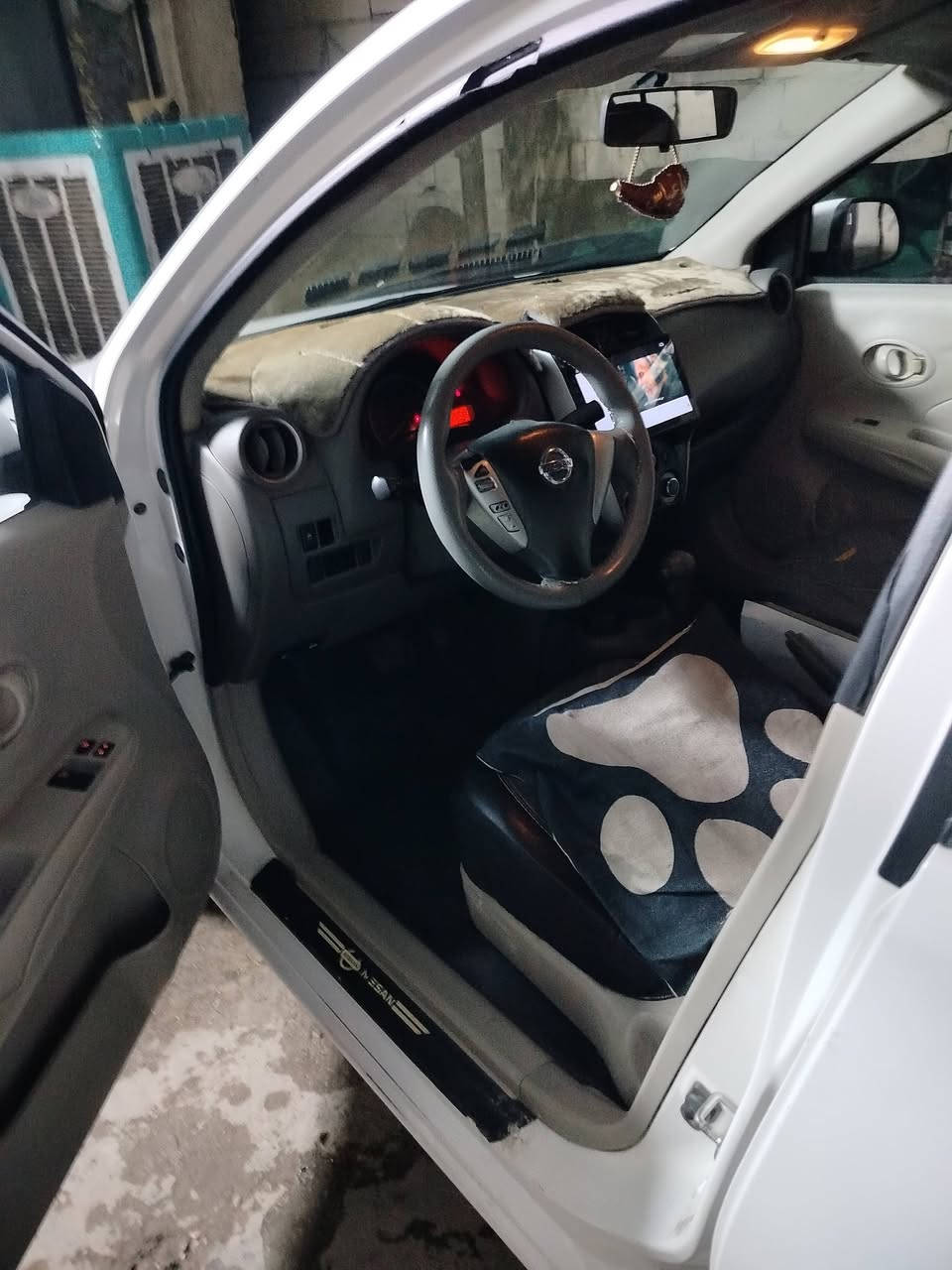 سلام عليكم
نيسان سني هندي ام البليته الزركه 
موديل 2018
مكينه كير كفاله 
تبريد ثلج 
البنيد امبدل والجاملغ الايمن صبغ 
ورصعات خفيفة 
بوش خلفي امامي نص عمر 
كامره خلفيه 
السعر 85وبيه مجال حك الجيه 
العنوان بغداد الحريه 
رقم الهاتف ***********
