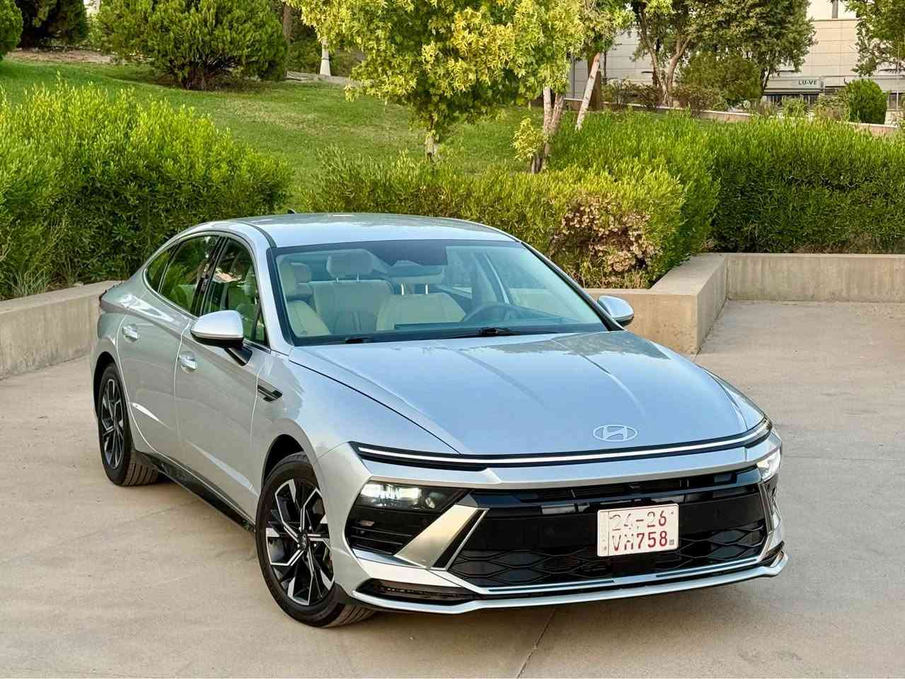 هيونداي سوناتا SEL 2024
سلفر/ 30 الف ميل 
✔️ بصمة  أبواب + تشغيل بصمة
✔️ شاشة كبيرة CarPlay 
✔️ كاميرات + حساسات + رادارات
✔️ أوضاع قيادة (ECO / NORMAL / SPORT)
✔️ كرسي كهربائي 
     والعديد من الإضافات الأخرى 

🔧 الضرر:  بدون صبغ (ربع جاملغ جه السايق تعديلpdr ورصعه في تكمه السايق اثر التحميل موضحه بالصور)
(جميع قطع السياره أصليه)
 الايرباك : بدون ايرباك جميع الايرباكات أصليه

رقم الشاصي : KMHL64JA4RA410801

💰 السعر: 17900 $ (قابل للتفاوض بعد المعاينة)

الرقم: بدون رقم – يترقم في أربيل دهوك سليمانيه(كلفة الرقم 1100 $ على المشتري)

📍الموقع : أربيل
📞 *********** (اتصال / واتساب / فايبر) أربيل, العراق
