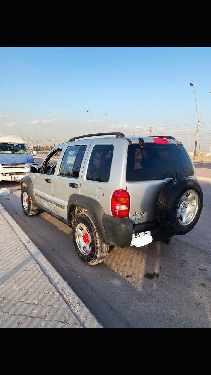 السلام عليكم : جيب ليبرتي 2007: مكينه و كير بلاد بيها صبغ قليل تجي وتشوفها بعينك وياها زوج تواير جبلي جدد..سنويتها مامنتهيه رقم جديد بأسمي شرط تحويل ثاني يووم سعرها 80 .. مكاني البصره الزبير ***********
