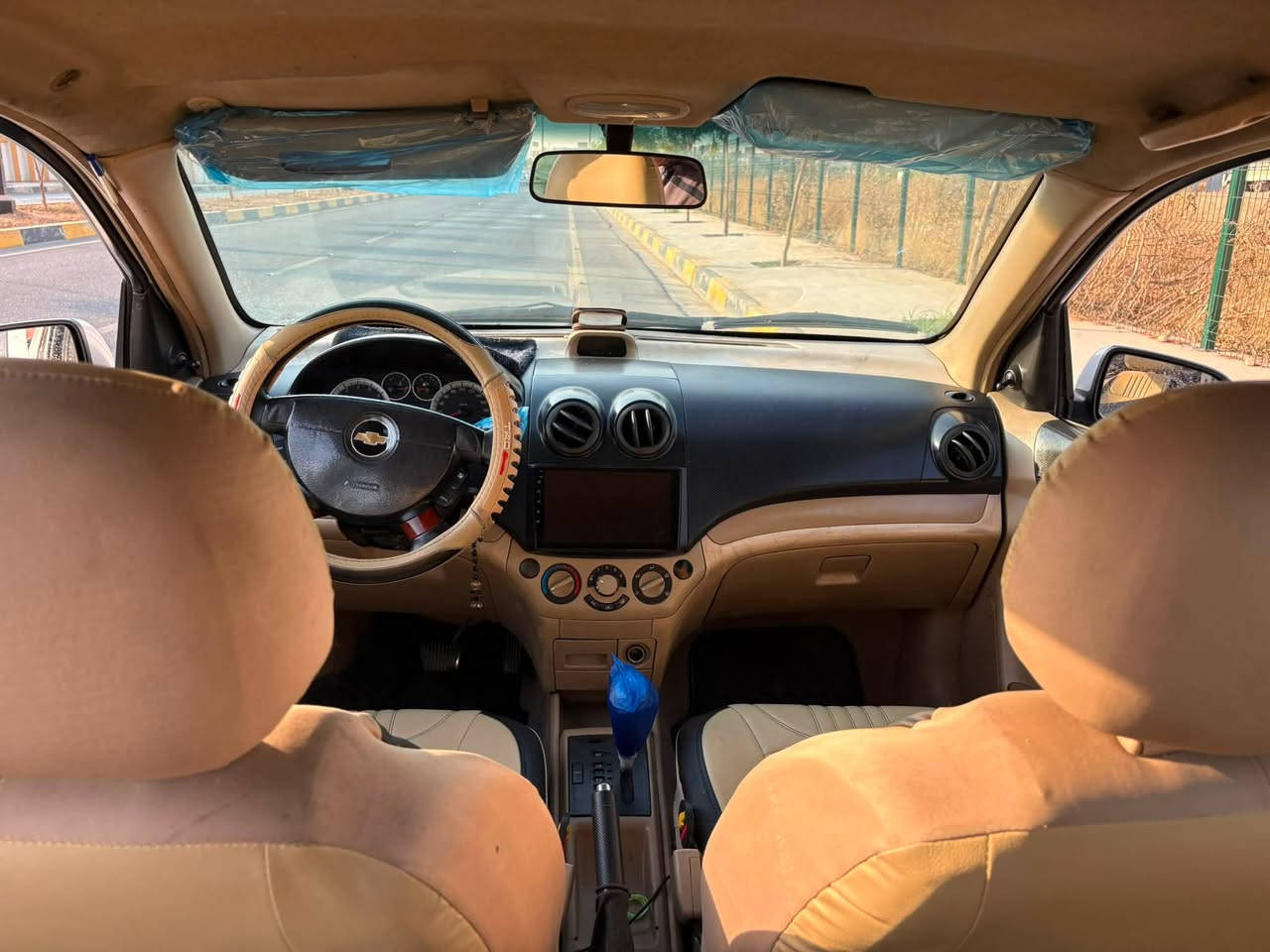 سلام عليكم للبيع افيو ٢٠١٠
توماتيك كير ومحرك وتبريد شرط 
***********
