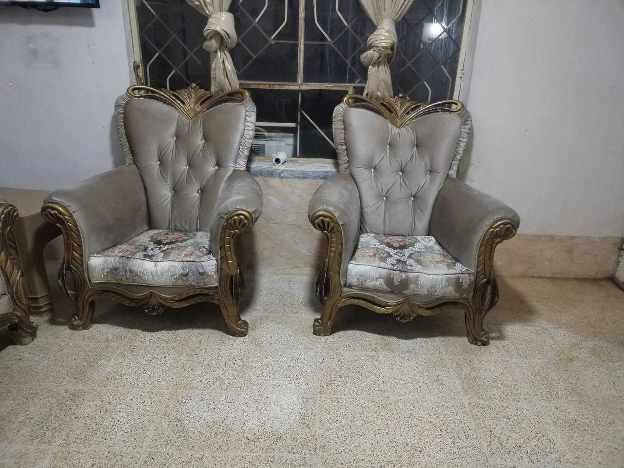 عندي ديوان سعرها ٢٠٠ بي مجال مناميه ١٧٥ الف بي مجال اي استفسار اتصل على رقم ***********
