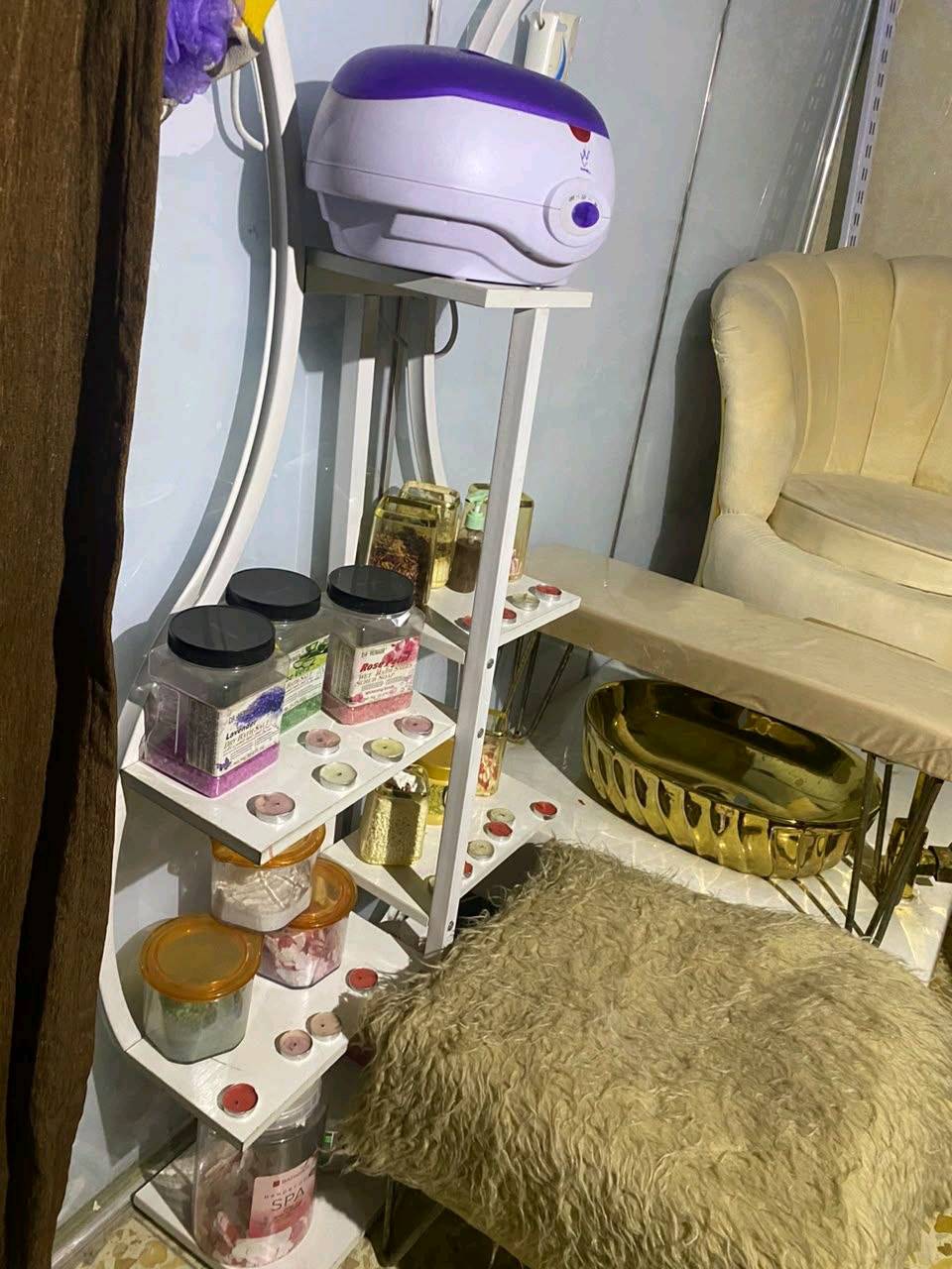 💇‍♀️ للبيع صالون مع جميع أغراضه

📍 الموقع: النجف – بداية حي ميسان، قرب أسواق دينار ودينارين، داخل مجمع الرحمن التجاري.

✨ اسم الصالون: نازك بيوتي.

💰 السعر: 6 ملايين دينار، وقابل للتفاوض بحدود المعقول.

للاستفسار والمعاينة، راسلني على الخاص.