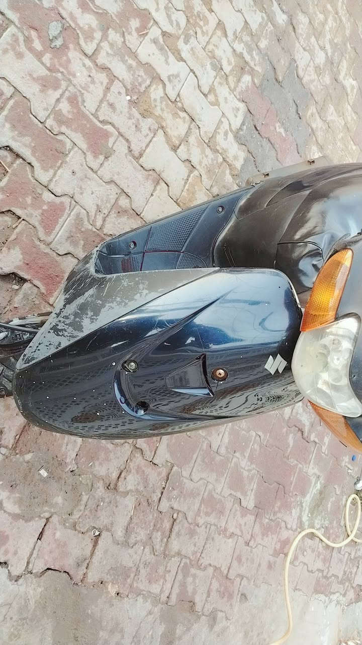 دراجه ساسوكي رياضي
دراجه جديده َوين ما تريد روح بيه
تايرات جدد كابريته جديده ستوني شاده
كهربائيات كلها شغاله
دراجه ناعمه نكره وحده تشتغل 
أوراق
سعر 175بيه مجال 
***********

