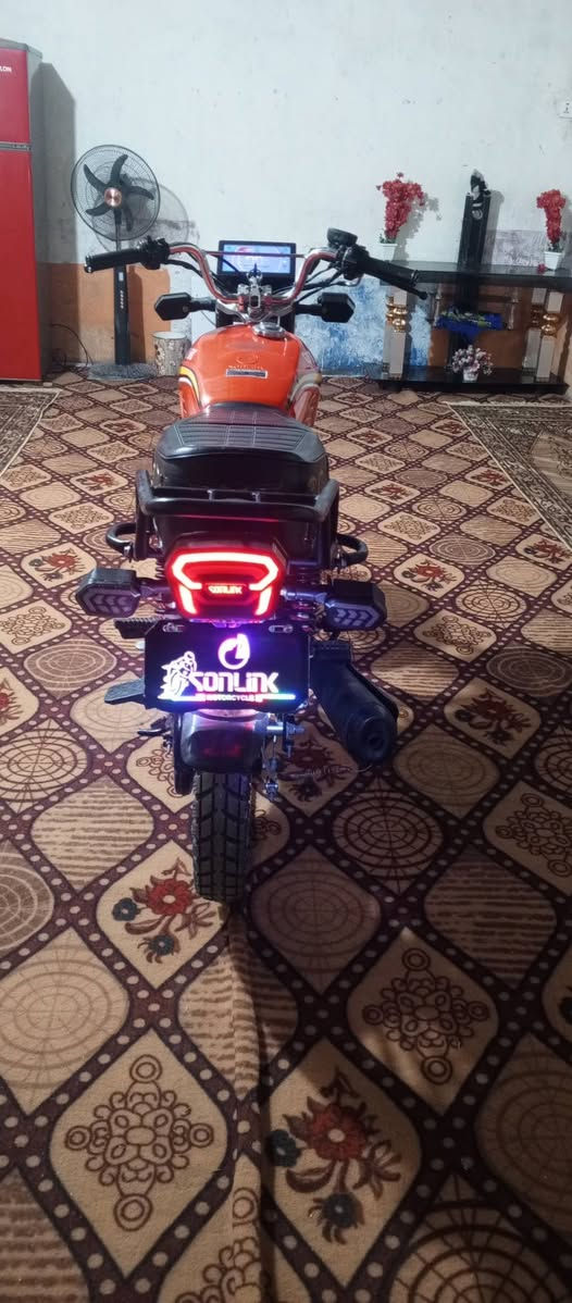 سلام عليكم دراجه للبيع سافان مكفوله كفالة عامه اوراق بغداد كهربايات كل شغاله موديل 2025مكان واسط العزيزيه ***********
