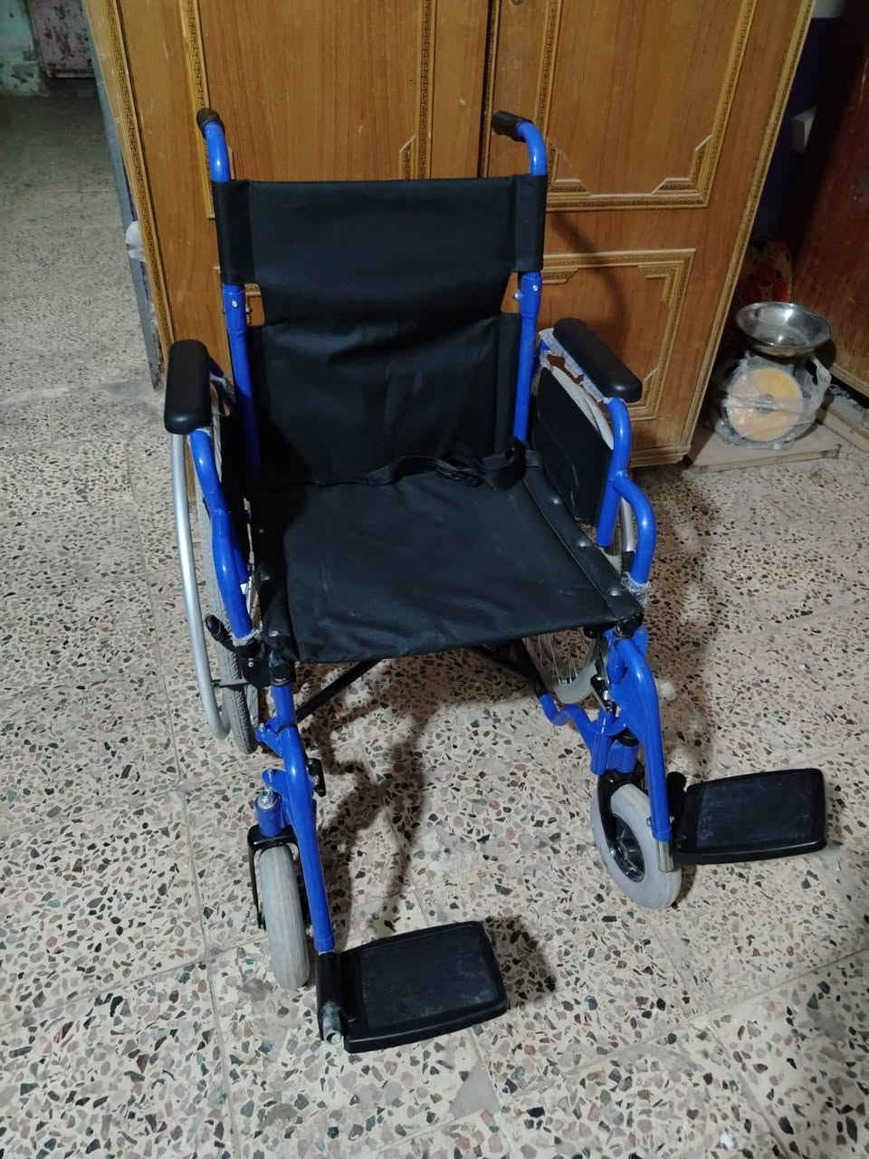عربانه نضيفه سعره ٢٥٠الف وبيهه مجال شراي اتصال ***********
