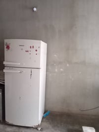 ثلاجه عاطله للبيع .بدون معرفة العطل ماواصله مصلح ..سعره 50 07701286103