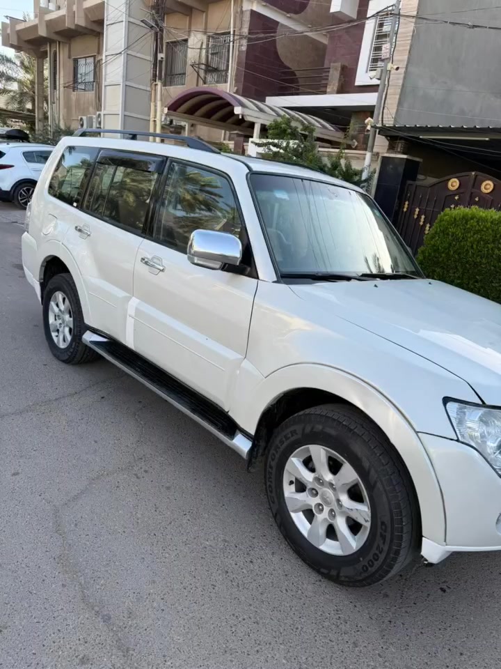🚗 للبيع: ميتسوبيشي باجيرو 2009
​المواصفات والمنظومة:
​المحرك: 3000 (V6) بحالة ممتازة.
​الرقم: بغداد (باسمي  السيارة).
​الفحص: هزة جديدة (جاهزة من ناحية الفحص الدوري).
​التجهيزات والكماليات:
​التبريد: شغال (ثلج).
​الفتحة: شغالة وبحالة ممتازة.
​الكشنات: تحكم كهرباء.دمام.
​الصبغ: 4 قطع خارجية (بدون داخل، السيارة مكفولة من الداخل). حداديه نص ونص 
​السعر وتفاصيل التواصل:
​السعر: 110 ورقة (11,000$).
​الموقع: بغداد - حي الجامعة.
​للتواصل والاستفسار: ***********
