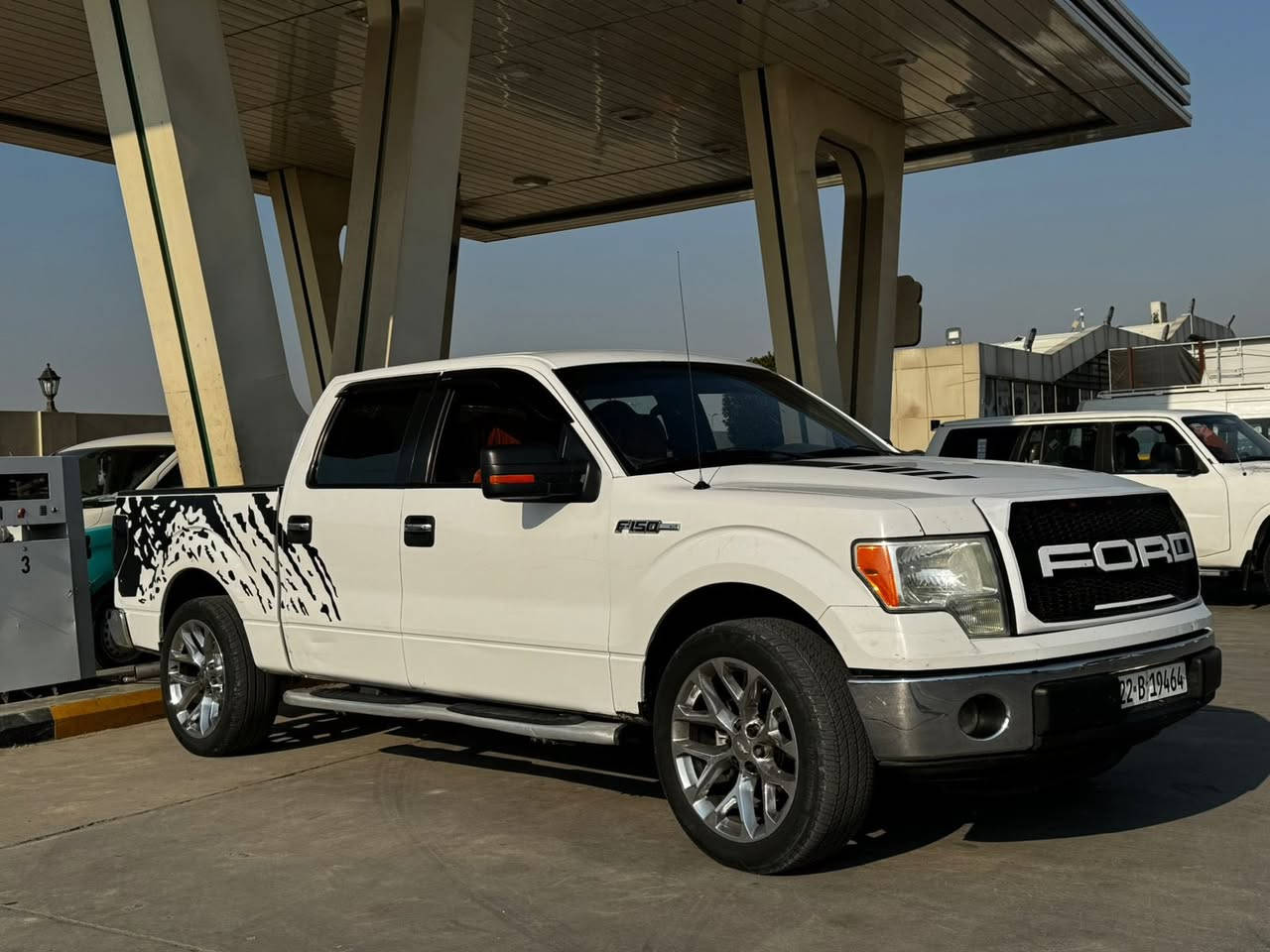 🔥 للبيع فورد F150 موديل 2011 🔥

سيارة قوية ونظيفة وجاهزة للاستخدام بدون أي مصاريف.

✅ وارد خليجي  
✅ محرك 8 سلندر 5000 قوي وأداء عالي  
✅ توويل (دفع خلفي)  
✅ صبغ تجميلي باب السائق فقط بدون دواخل  
✅ بدون إيربك مفتوح وبدون أي إشارة سيرفس  

المواصفات:  
• باب طويل بدي قصير  
• ويل 18 مال جمسي حديث  
• تخم تايرات جديد  
• شاشة + كاميرا خلفية  
• كشن منفصل  
• درج في باب البدي لسهولة الاستخدام  
• منظومة غاز 80 لتر (اقتصادية بالصرف)

⚙️ الحالة:  
المكينة، الكير، التبريد والتدفئة كلها تمام وجاهزة.

📄 السنوية: أربيل باسمي – تحويل مباشر  
📍 المكان: بغداد

💰 السعر: 150

📞 الاتصال: ***********
