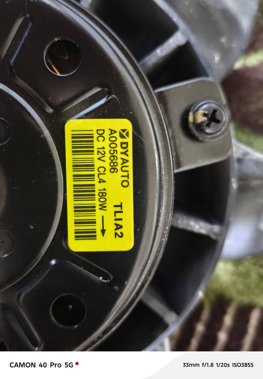 غراض كي فور للييع
مروحه أصلي تفصيخ مع مقاومه ب ٥٠ ألف 
قبق شوته كي فور اصليه ب٥٠ ألف 
فلينه عازل صوت بين جاملغ والباب جه الصدر ب٥٠ ألف ***********
