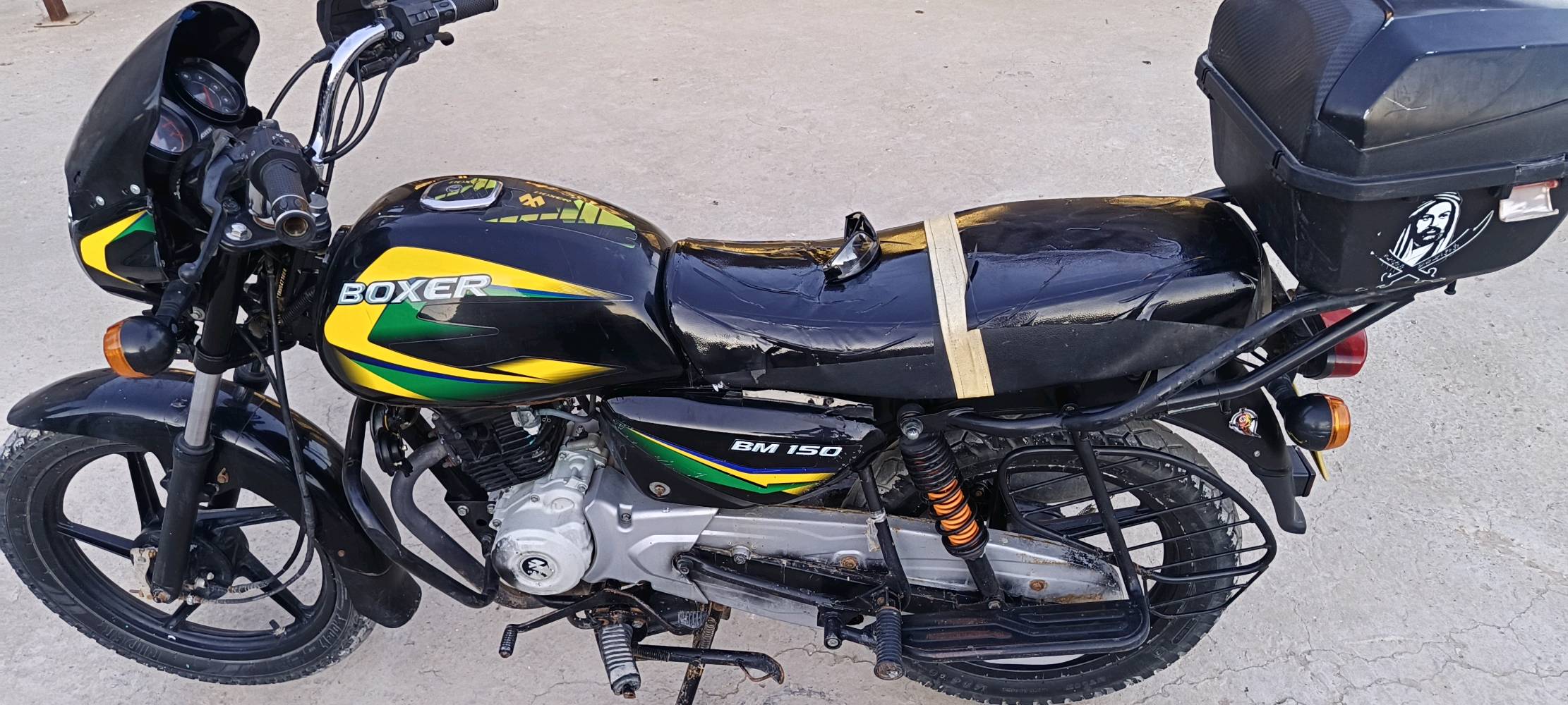 بوكسر موديل 22 محرك نضيف ما مفتوح 
اوارق موجوده وكامله هندر نكره وحده 
سلف نكره وحده دراجه ما مشتغله دلفري 
السعر 1350  للاستفسار ***********
العنوان بغداد النهروان