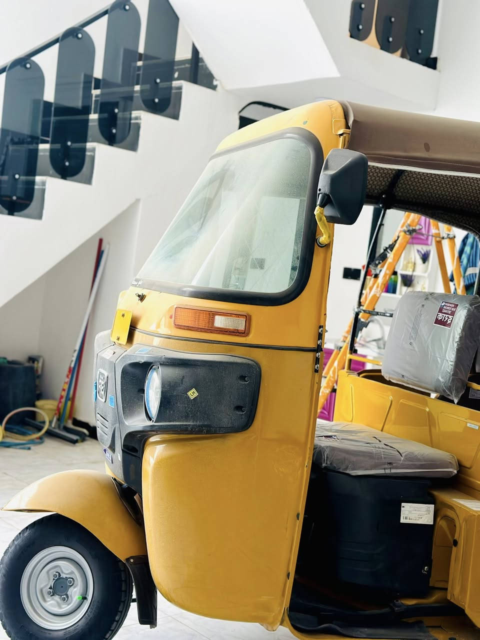 سلام عليكم تكتك 21مرقمه وبسمي مكفوله بس هاي الضربه لمشر عليهه السعر 8مليون مكاني بغداد الحريه لتكتك عوزه بس سايق مرتب وليريدهه يتصل ***********📞
