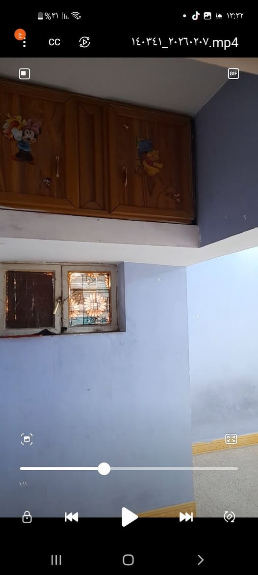 السلام عليكم شقه طابق ثاني للايجار تتكون من غرفتين وحولي مطبخ وصحيات وبيتونه والسطح مجهزه بكاونتر وسنك وسخان وماطور ماء مع خط المولده . العنوان شهداء البياع خلف سوق رضا مباشرتا قريبه على الشارع الرايسي 
هاتف *********** بي واتس اب ما جاوب على التعليقات لان اكو اتس اب
