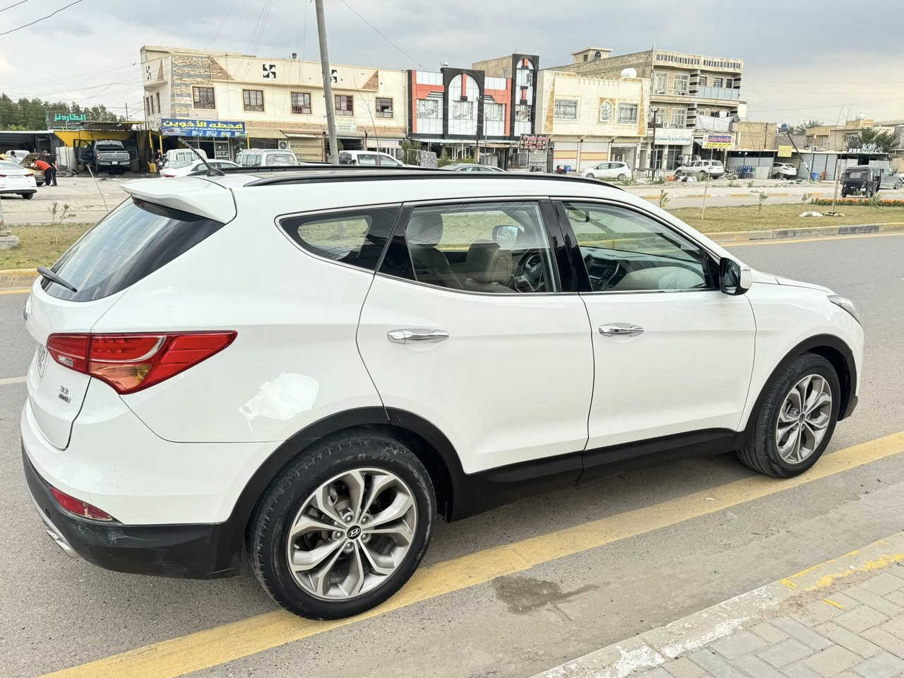 السلام عليكم سنتافي ٢٠١٥ خليجي فول ١/١ 
رقم بغداد دولي باسمي  
بصمه  بانوراما فور ويل زراكات   مكينه ٦ سلندر و مري شفط و قلاب ويه البك و كشنات  جلد كراسي كهرباء و ذاكره و تبريد بانو ٣ قطع و ٧ راكب و لايت زينون و السياره جاهزه مابيهه اي نقص  بيهه شبر صبغ بجاملغ الخلفي و موظح  بسونار  و السعر ١٦٨ ورقه  مكان السياره بغداد حي الجهاد و هذا رقمي *********** علي
