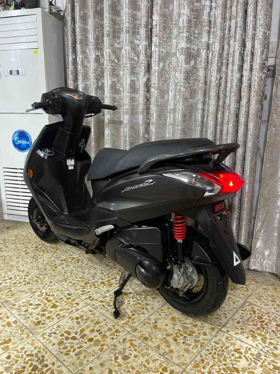 السلام_عليكم  دراجه وكاله  ياباني ياباني ماشيه 25 مابيها اي نقص مكفوله من تاير لتاير مري اصلي ومنفيس
اكزز Z حديث ياباني 🇯🇵  لون مميز زيتوني 
اكيو اقتصادي بصرف البانزين استان كهربائي 
دبل سويج 
كفاله عامه من كلشي شرط الضمان 💯 
العنوان بغداد ***********
