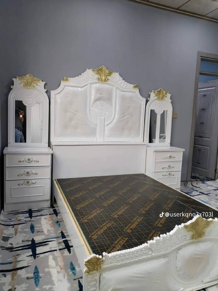 عرض خاص وحصري من 
#معرض_تاج_الملوك_للاثاث 
غرفة فصال تركي والشغل عراقي  5ابواب ملحق خشب صاج 5ملم  صبغ حراري درجة أولى يدات زان نقش سي ان سي حسب الطلب 
لمعرفة المزيد حول أسعار وميزات العروض الاتصال 
*********** موصل, نينوى
