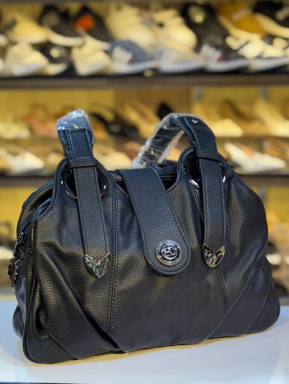 ... مرحبا زبائنا الكرام 
يتوفر لدينا حقائب كنغر  #حقائب 👜 #نسائية ...
قياس الجنطة - ( 30 * 20) سم
ويتوفر توصيل🚚 لكافة المحافظات 5
للاستفسار التواصل معنا عبر الخاص
او التصال ***********
