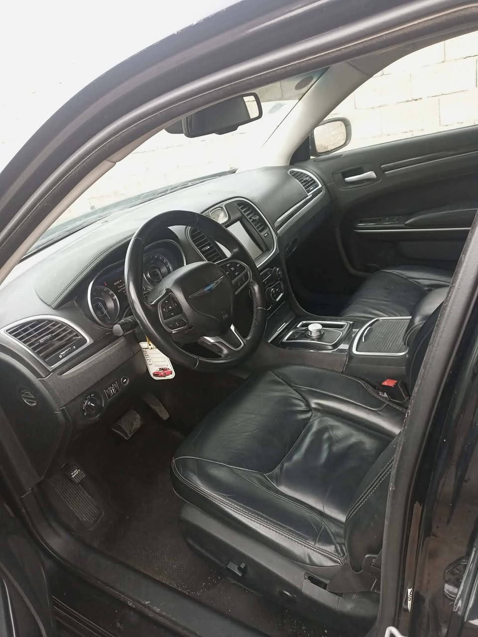 أوباما كرايسلر حرف sمحرك 3600رقم انكليزي بغداد موديل اصل 18 معلايه 20سنويه 2027 حادث جاملغ امامي وباب جهة السايق السياره جاهزه مجهزه من كلشي كير محرك حداديه تبريد تدفأة كشنات بني راما العنوان ميسان ناحية علي الشرقي رقم ***********  السعر170 بيها مجال حق الجيه
