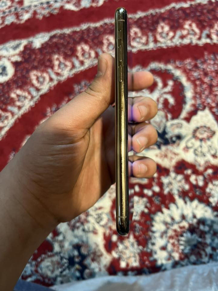 ايفون ١١ برو ماكس لون ذهبي ذاكره ٢٥٦ بطاريه ٧٩ بلاد الجهاز مبدل شاشه اصليي الجهاز جديد السعر ٢٣٥ بي مجال بسيط الرقم ***********
