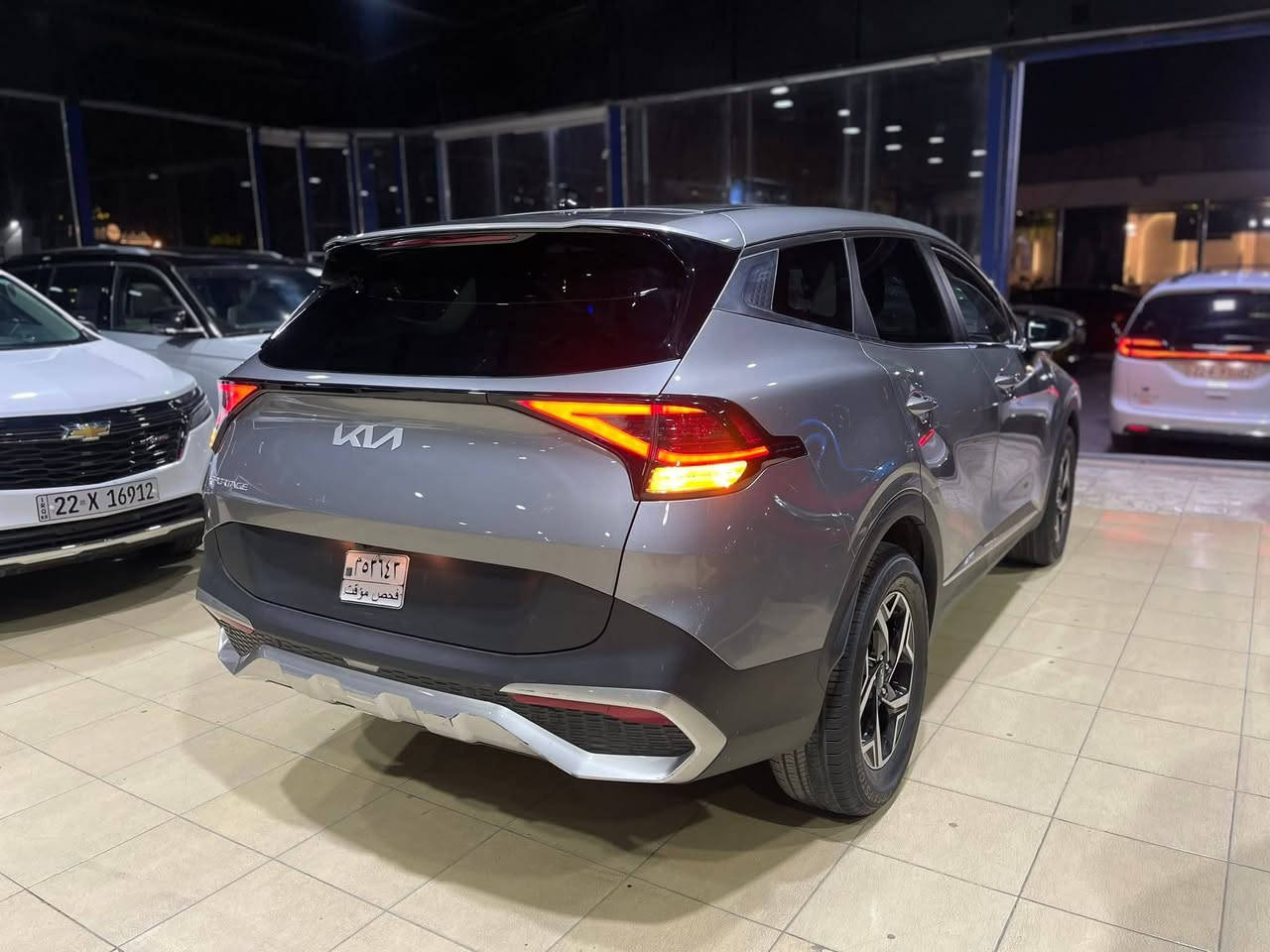 السلام عليكم ورحمة الله
.....للبيع فقط
 Kia Sportage Lx 2023 
وارد امريكي الشاصي الكبير 
🔵 الضرر 🔵
صبغ نصف الجاملغ الأيسر مع حافة البنيد وبارد فقط عند قبق البنزين ايرباك الدركة فقط 
جميع الإرباك على وضع الشركة
🔵حالة السيارة 🔵 
السيارة جاهزة من كلشي محرك و كير وتبريد و راديتر كلة على وضع الشركة 
عداد المسافة المقطوعة 26 الف مايل حقيقي 
رقم مؤقت جاهز للترقيم على اي محافظه 
🔵المواصفات🔵
▫️رادار امامي 
▫️مانع اصطدام
▫️حساس خلف
▫️كامرة خلفية 
▫️شاشة تدعم كار بلي 
▫️سايد ابريك بصمة 
▫️ثلاث أنظمة قيادة (سبورت -نورمل -سمارت)
▫️قيادة ذاتية 
▫️نظام منحدرات 
▫️مثبت سرعه
 ▫️تحذير عند الخروج من المسار 
🔵السعر 🔵
  178 وبيها مجال للشراي 
🔵العنوان🔵
النجف الاشرف (المدينة المائية )
للتواصل: ***********
