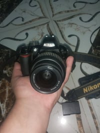نيكون D3100 • استعمال قليل • عدسة نقاط سود