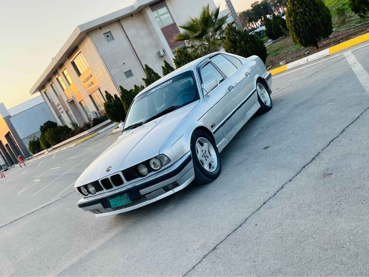 بیئیم مۆدیل ۱۹۹۱  سەنەوی عەسڵی بە شەرتی ئەوەلیات و حاسیبە وەکالەشی لەگەل و واجیئەشی بۆ کراوە ٥۲٠ گێڕ عادییە سەیارەکە گێڕ و مەکینەی بە شەرت تەقەو ڕەقەی بە شەرت کارەبای هەموو گیانی بە شەرت ماڵی دۆستە و بێ مەسرەفە لە سلیمانیم سیعری تەنها ۲٤ گەلا 
٠۷۷٠۲۲٦۸٤۸۹__٠۷٥٠۱٤۸۸٤٠۸ السليمانية, العراق
