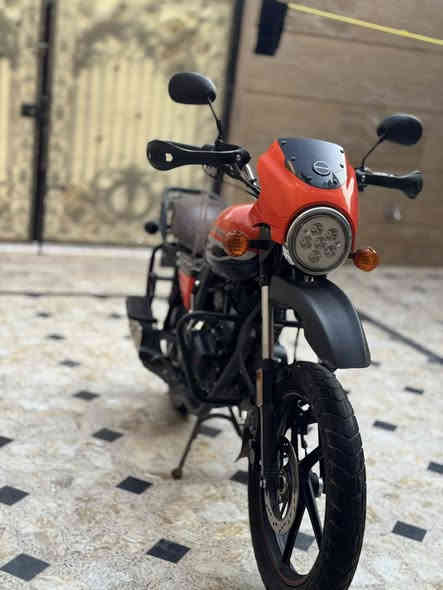 سلام عليكم ♥️ 
دراجه دايوان البيع 
موديل 2023 
رقم بغداد باسمي
عدد المسافه 27 الف  
نقصها دبلات امامي طاكات
سعرها وبي مجال الشراي فقط2600 بيها مجال 
مكاني بغداد شارع فلسطين 
***********
واتساب
