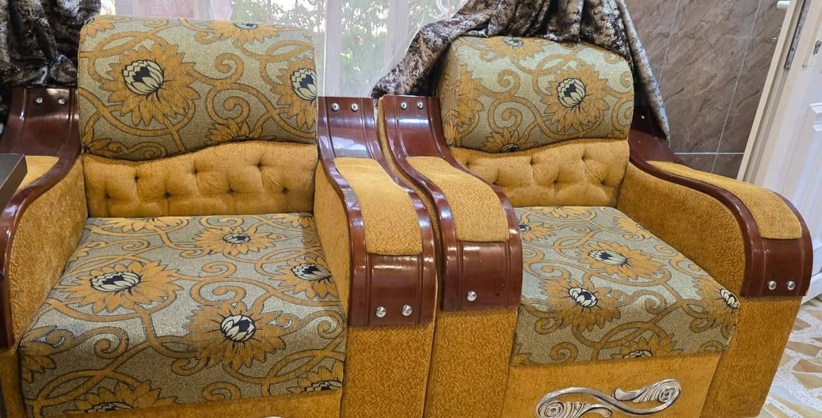 مكلف بالنشر 
تخم ونص 16 مقعد حطاطة اخو الجديد نظيف جدآ سعرة 450 وبيه مجال 
 ***********
